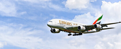 Emirates внедряет регулируемые подголовники в экономклассе